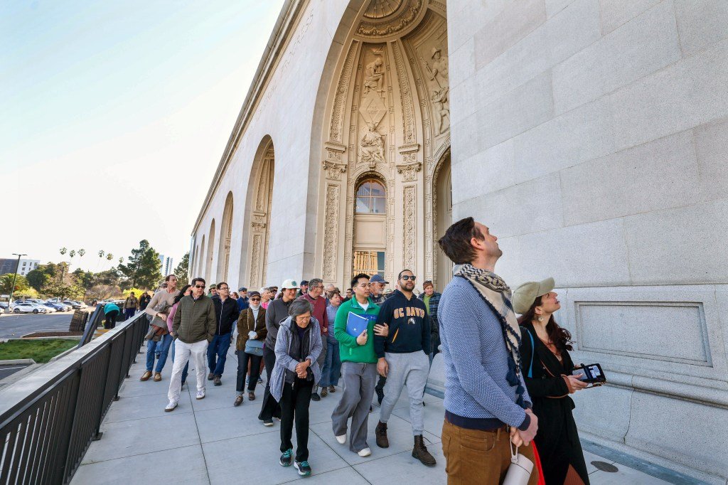 हेन्री जे. कैसर सेंटर फॉर द आर्ट्स पुन्हा उघडले आहे