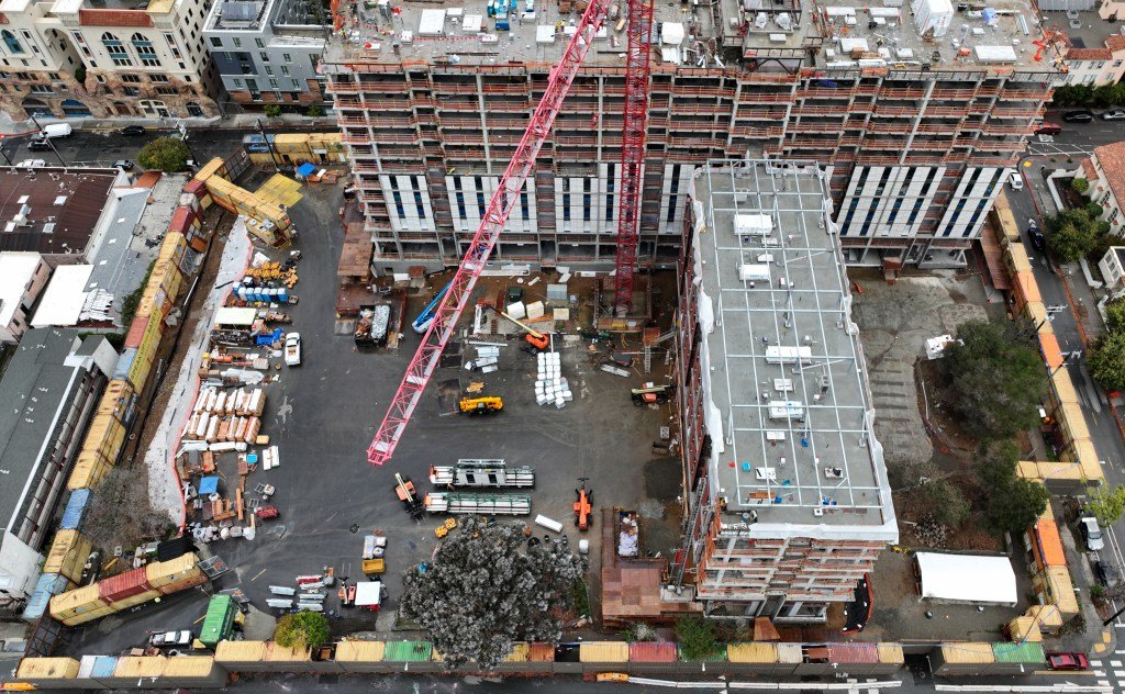 अनेक वर्षांच्या विलंबानंतर अल्मेडा काउंटीचे मोजमाप पैसे अखेर रस्त्यावर येऊ लागले आहेत