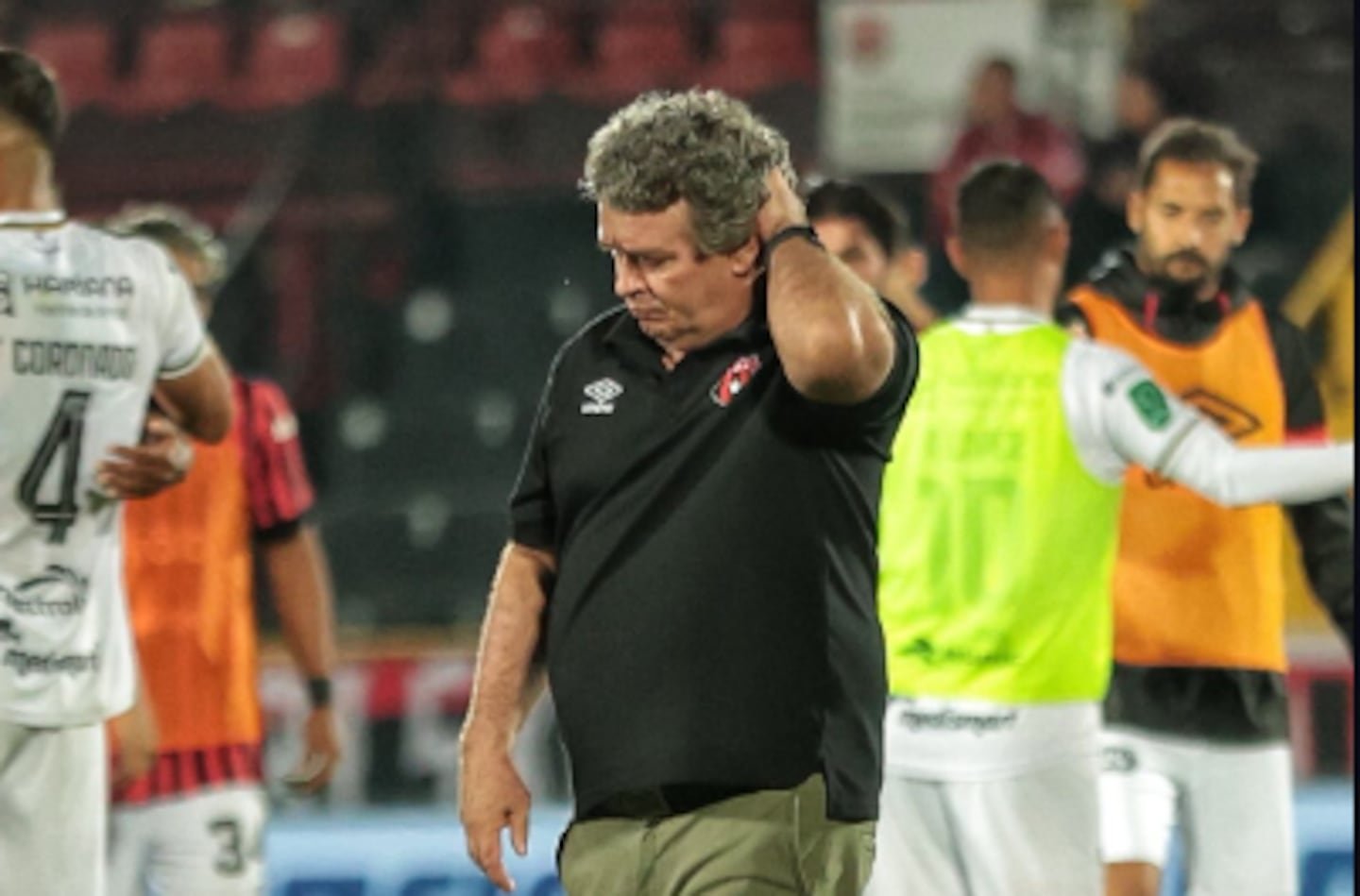 ऑस्कर रामिरेझ या पराभवानंतर प्रामाणिक होते आणि आपल्या संघाबद्दल त्याला सर्वात जास्त चिंता कशामुळे वाटते हे उघड केले