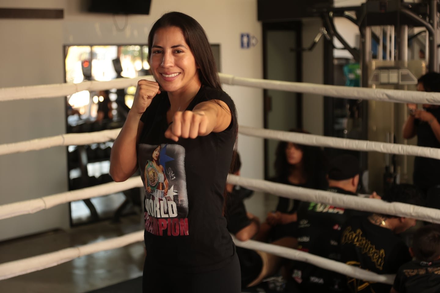 योकास्टा आणि नाओमी व्हॅले त्यांच्या रोमँटिक तारखांबद्दल उघड कबुलीजबाब देतात