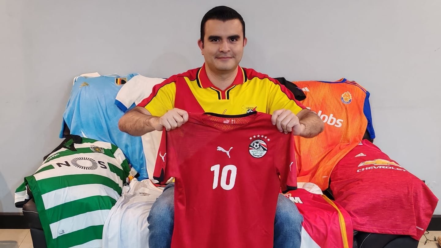 एक आलिशान कपाट! ताप जागतिक फुटबॉलची 130 रत्ने वाचवतो