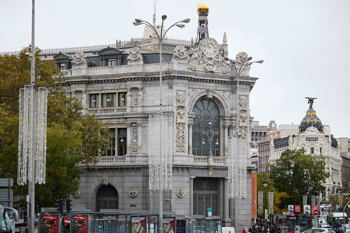 ट्रेझरी 5937 दशलक्ष ठेवते आणि इराणच्या आर्थिक बाजारपेठेतील संकटाच्या दरम्यान तीन वर्षांच्या बाँडचे उत्पन्न वाढवते