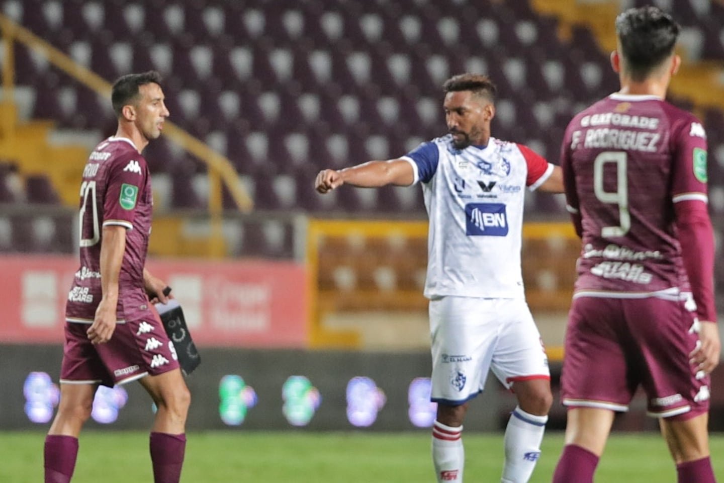 मारियानो टोरेस आणि मार्सेल हर्नांडेझ यांच्यातील तणाव चार वर्षांनंतरही कायम आहे