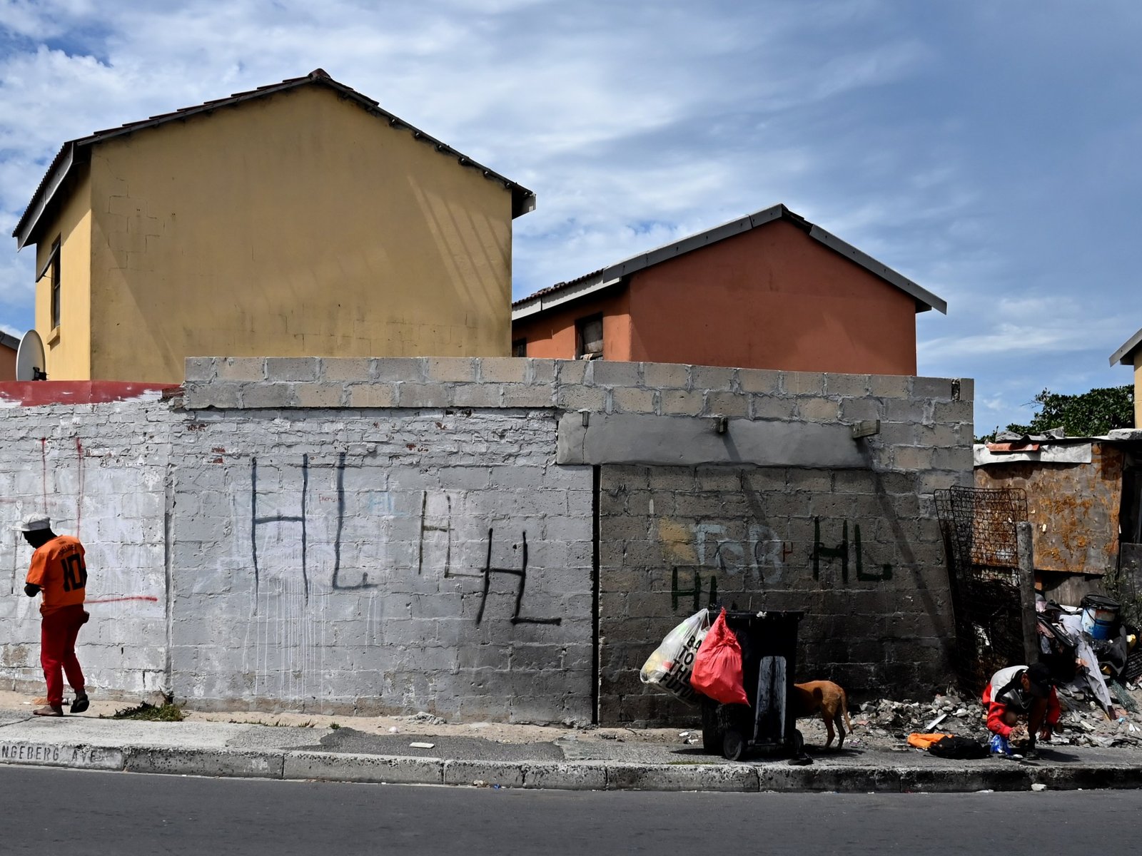 ‘एक धोकादायक गोष्ट’: दक्षिण आफ्रिकेतील टोळीग्रस्त टाउनशिपला सैन्य तैनातीची भीती वाटते | लष्करी बातम्या