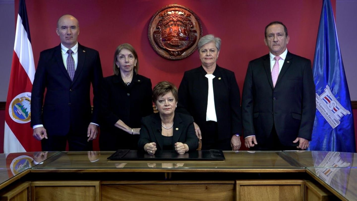 निवडणुकीच्या एक आठवडा आधी सर्वोच्च निवडणूक न्यायालयाने कोस्टा रिकन्सला कडक संदेश पाठवला