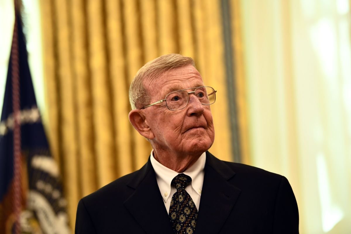 होल्ट्झ फादर लू होल्ट्झच्या प्रकृतीबद्दल वैयक्तिक अपडेट सामायिक करा