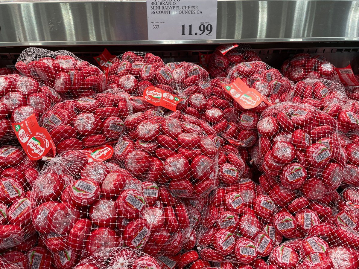 खरेदीदारांना कॉस्टको येथे चीज असमानता लक्षात येते – त्यांनी धक्कादायक शोध लावला