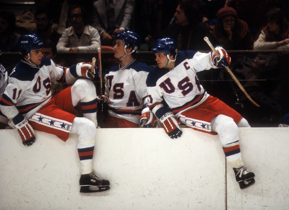 टीम यूएसए दिग्गज माईक एरुझिओने कॅनडाविरुद्ध सुवर्णपदक जिंकून आपले मौन तोडले