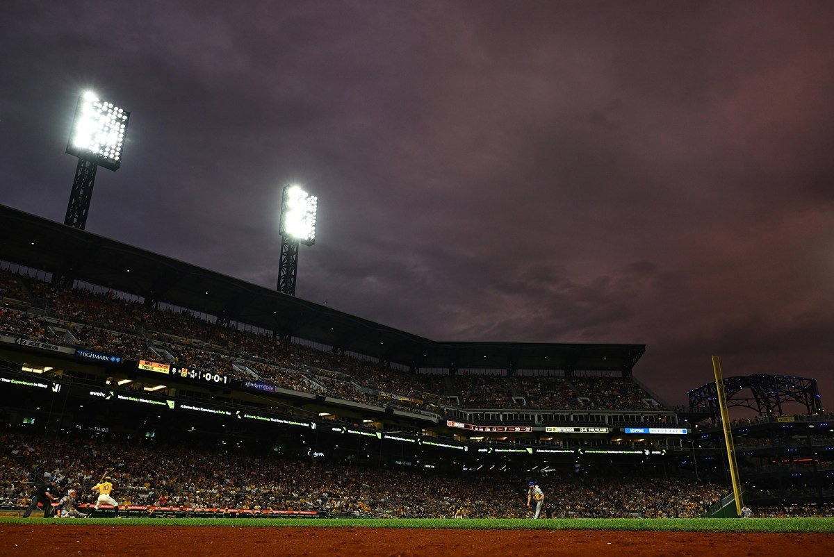 मेट्स लूज फ्री एजंट टाय एडकॉक टू पॅड्रेस