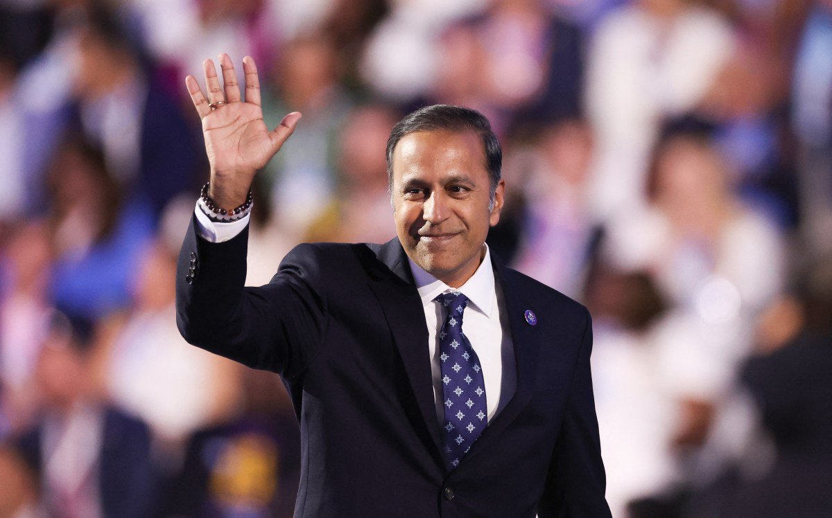 जुलियाना स्ट्रॅटन, इलिनॉय सिनेट रेस-पोलमध्ये राजा कृष्णमूर्ती प्रॉस्पेक्ट