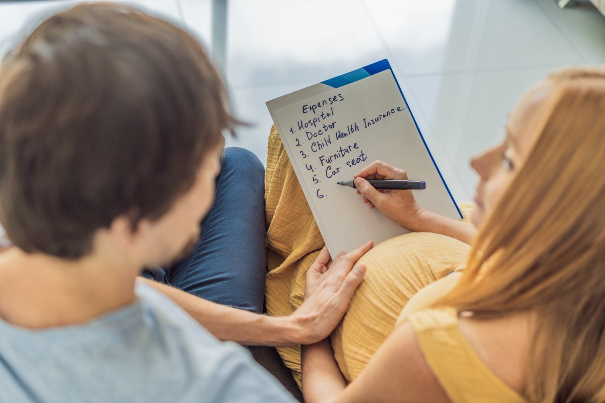 मिलेनिअल्स मुले होण्यापूर्वी एक प्रश्न विचारत आहेत – ते पैशाबद्दल नाही