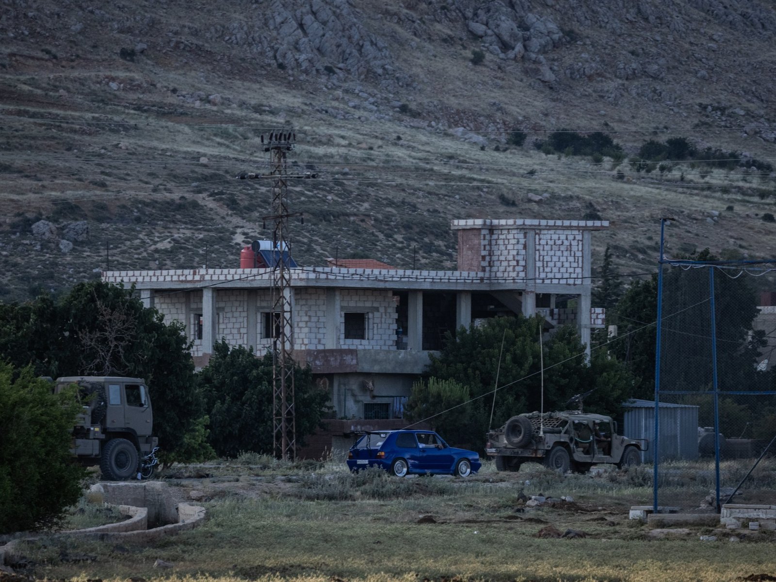 इस्रायलने कुनेत्रा, सीरिया, गोलानमध्ये लष्करी घुसखोरी सुरू केली सीरिया युद्धाच्या बातम्या