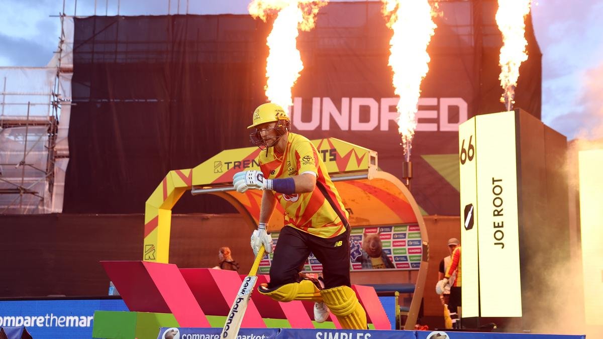 शंभर लिलाव कसे कार्य करते: संघ, स्तर, वेतन कॅप्स आणि प्रमुख स्वाक्षरी