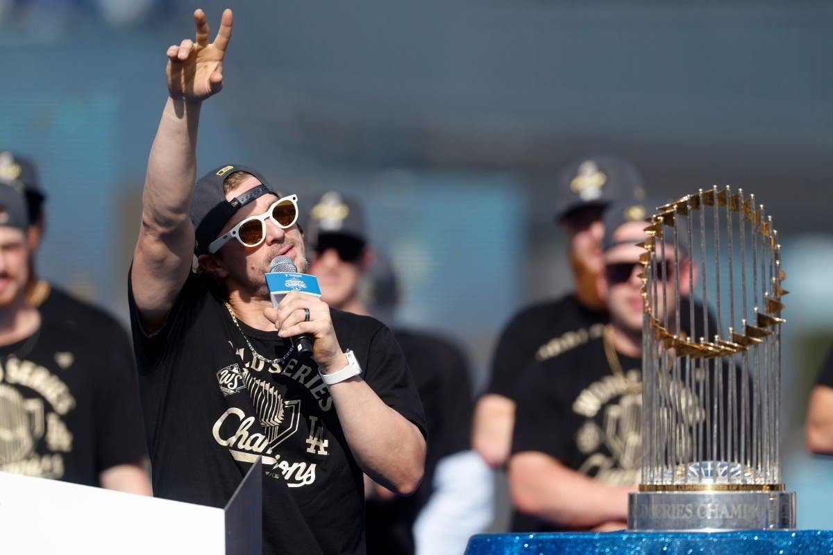 ब्लू जेजवर वर्ल्ड सीरीज जिंकल्यानंतर डॉजर्स स्टार ड्रेकला ट्रोल करतात