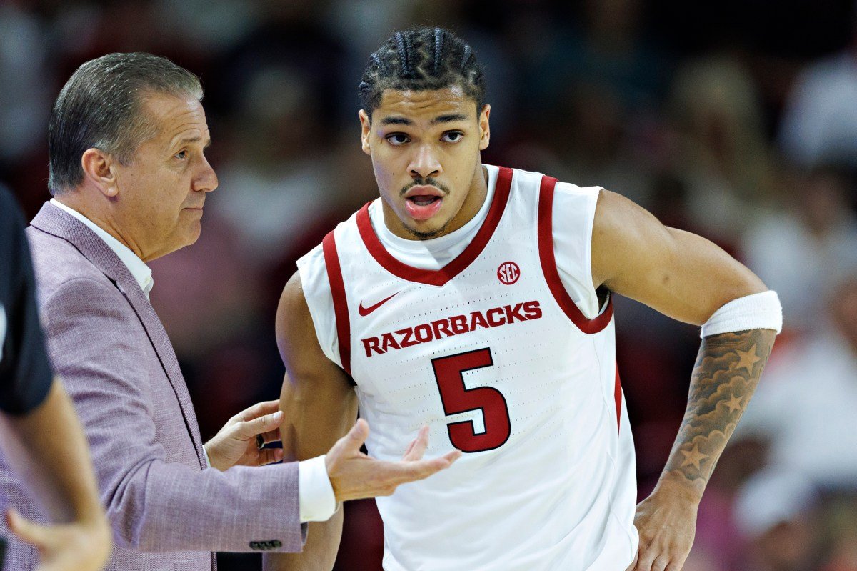 प्रतिस्पर्धी प्रशिक्षक मेजर डॅरियस अकफ यांनी अर्कान्सास-टेक्सास नंतर दावा केला