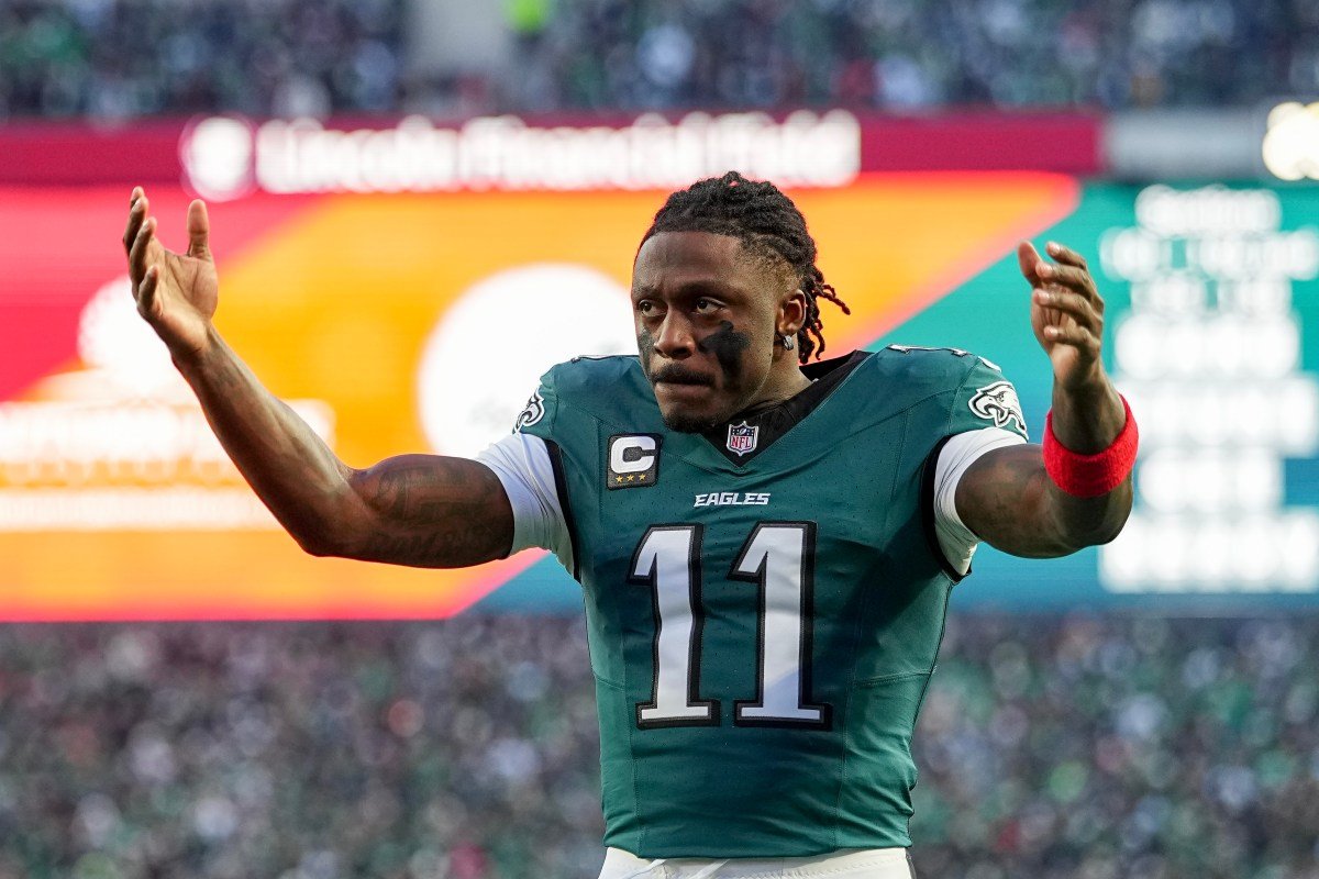 निक सिरियानी एजे ब्राउनच्या ईगल्ससोबतच्या भविष्याविषयी गूढ संकेत देत आहेत