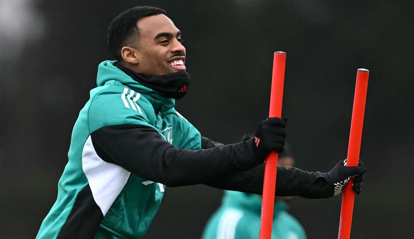 लिव्हरपूलच्या रायन ग्रेव्हनबिर्चने नवीन दीर्घकालीन करारावर स्वाक्षरी केली आहे