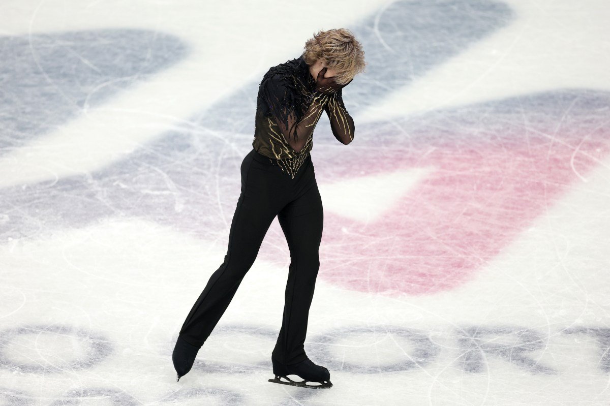 फिगर स्केटिंगच्या चाहत्यांनी हा कार्यक्रम रद्द करण्याची मागणी केल्यामुळे ऑलिम्पिकला आग लागली आहे