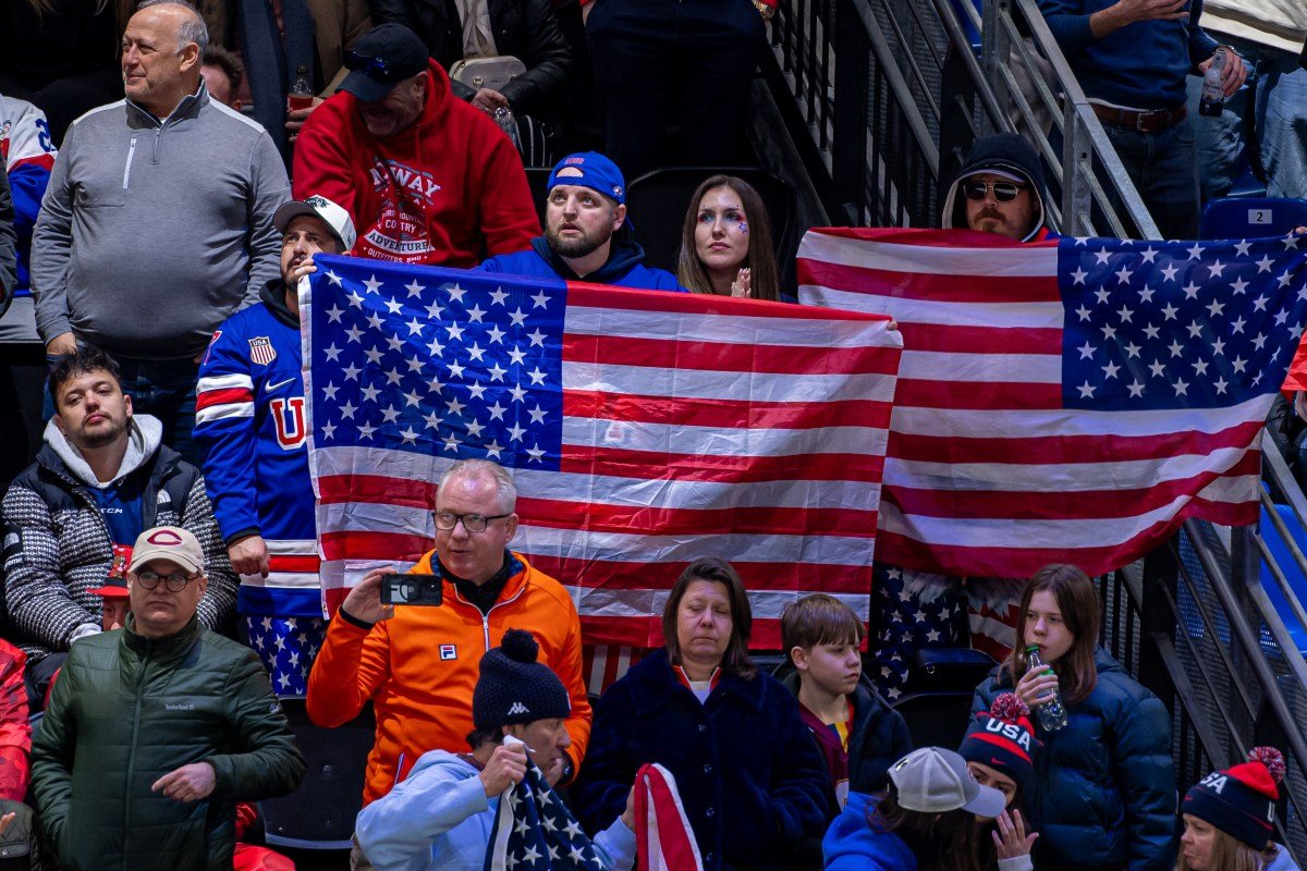 NBC ने ऑलिम्पिक सुवर्णपदक खेळापूर्वी यूएस, कॅनडाच्या कव्हरेजमुळे संताप व्यक्त केला