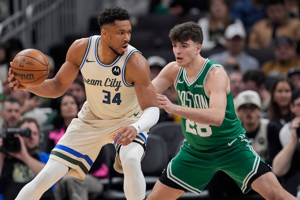 जियानिस अँटेटोकोनम्पोने दुखापतीतून परतल्यानंतर बक्सला स्पष्ट संदेश पाठवला