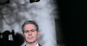 स्कॉट बेझंट म्हणतात की अमेरिका आणखी रशियन तेलावरील निर्बंध उठवू शकते