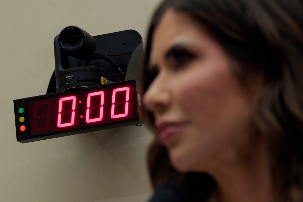 MAGA क्रिस्टी नोएमच्या DHS फायरिंगला प्रतिसाद देते