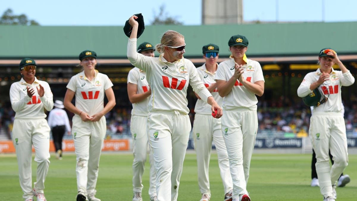 भारताचा ऑस्ट्रेलियाकडून एकमेव कसोटीत 10 गडी राखून पराभव झाला