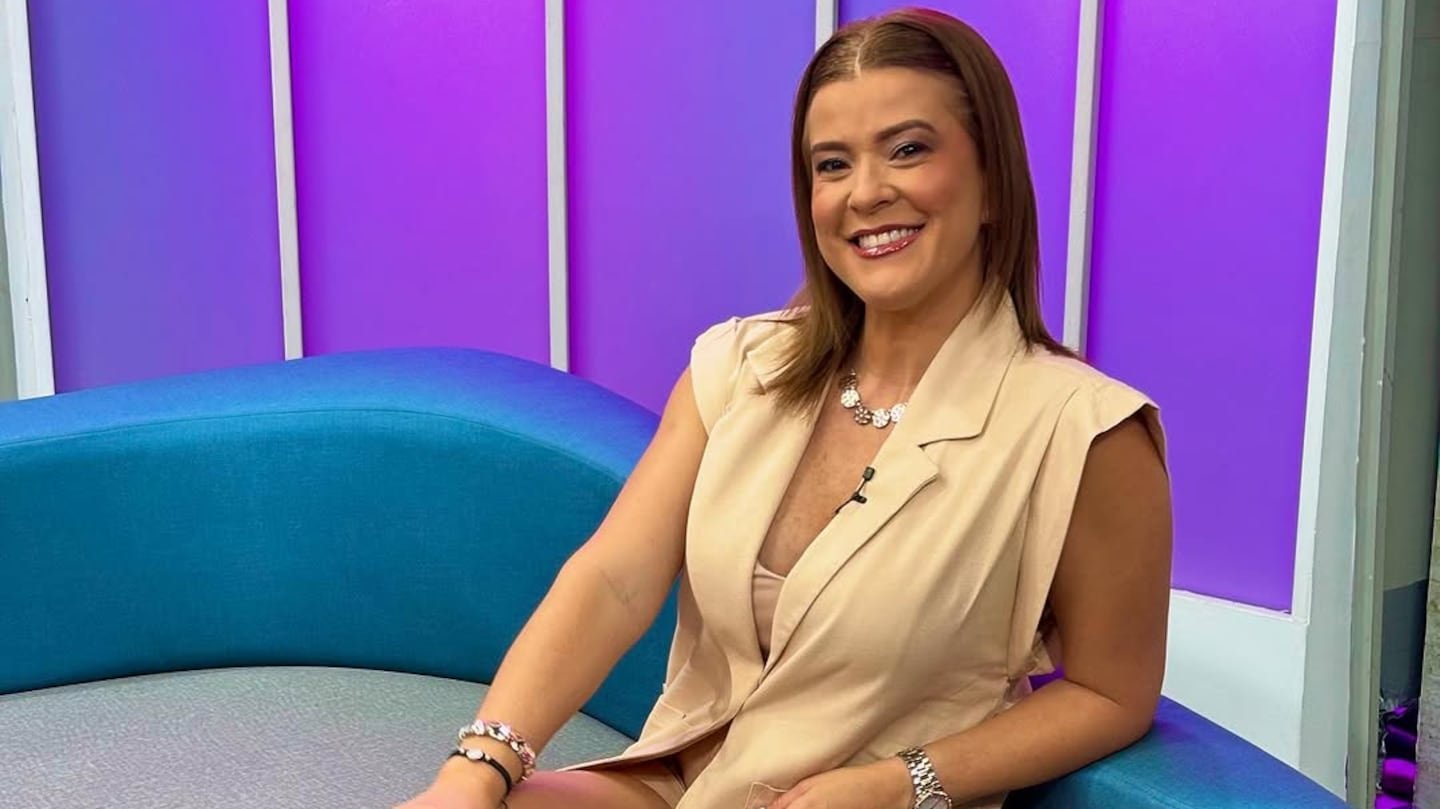 फॅबिओला हेरा मल्टिमीडिया चॅनल 8 मधून निघून गेल्याचे दुःखाने आठवते: “हा एक वास्तविक संघर्ष होता”