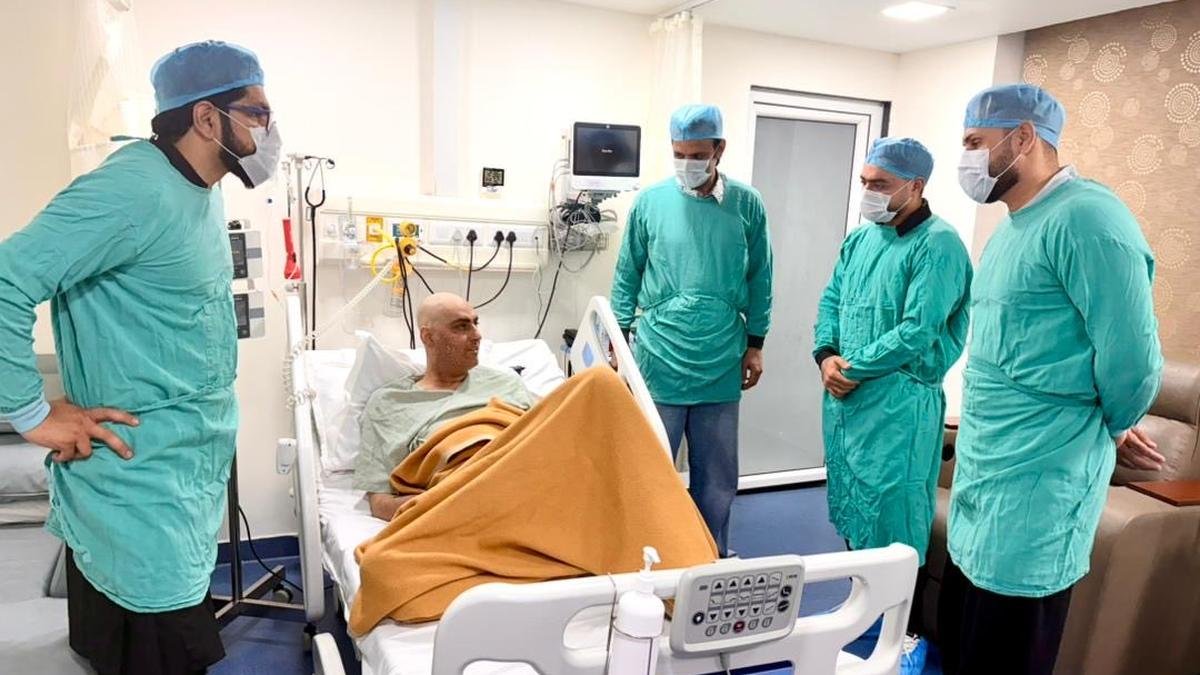 राशिद खान, मोहम्मद नबीने आजारी शापूर जद्रानची भेट घेतली, त्याच्या बरे होण्यासाठी प्रार्थना केली