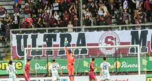 मायनर अल्वारेझने त्याचा शर्ट चाहत्यांना का देत नाही याचे “अस्वस्थ” कारण सांगितले