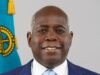 PM Skerrit यांनी बहामियाचे नेते फिलिप डेव्हिस यांच्या ऐतिहासिक पुनर्निवडणुकीचे स्वागत केले