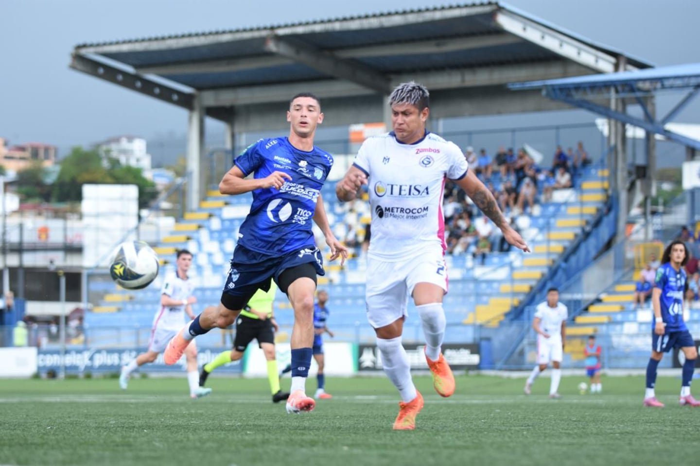 पेरेझ झेलेडॉन आणि ग्वाडालुपे एक व्यापार बिंदू वितरित करतात ज्याचा फायदा दोघांनाही होत नाही