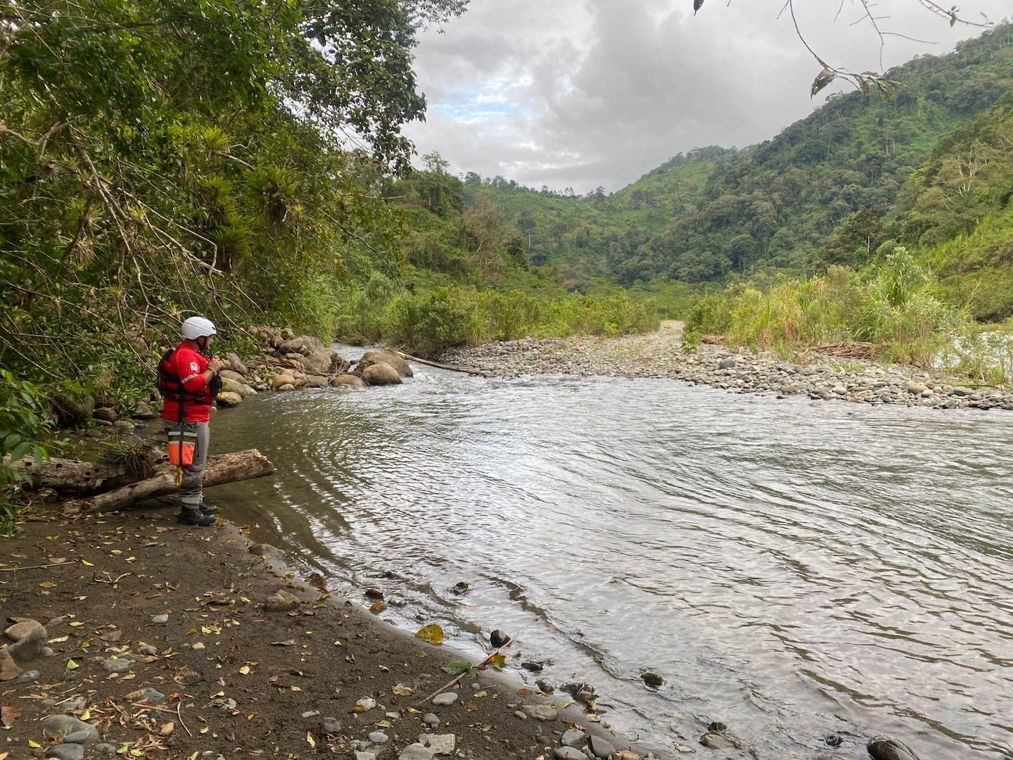 तुर्रीअल्बा येथे शोकांतिका: एका व्यक्तीने नदी ओलांडण्याचा प्रयत्न केला आणि करंट वाहून गेल्याने बेपत्ता
