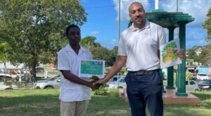 मॅकमिलन एज्युकेशनने जाहीर केलेल्या कॅरिबियन कविता स्पर्धेचा विजेता