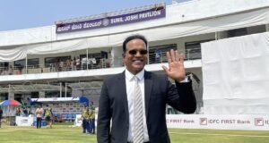 भारत आणि कर्नाटकचा माजी फिरकीपटू सुनील जोशी यांनी हुबळी येथे अभिनंदन केले