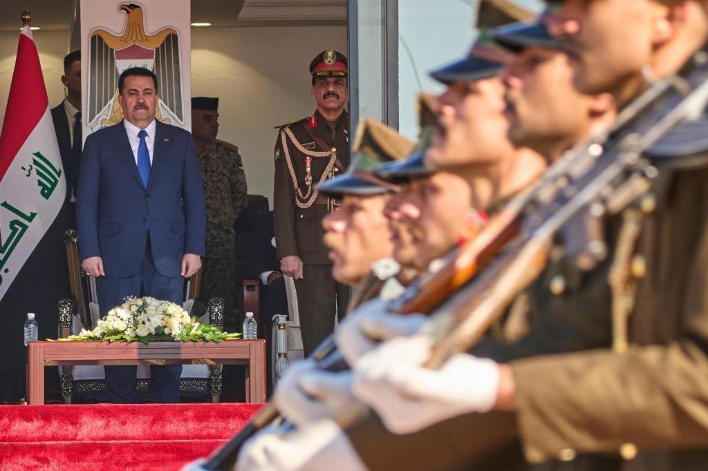 अमेरिकेने माघार घेतल्यानंतर इराकी सैन्याने मुख्य तळावर पूर्णपणे ताबा मिळवला आहे