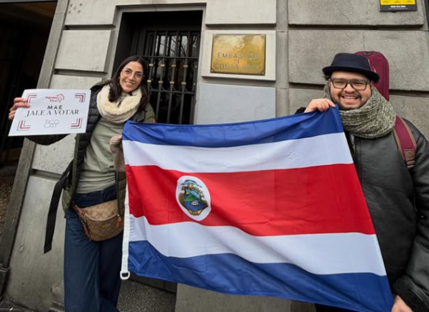 निवडणूक 2026: कोस्टा रिकन्स स्पेनच्या टिकोस राष्ट्रीय कलाकार आंद्रेस “फोफो” मॅड्रिगलसह देशभक्तीपर गाणी गातात