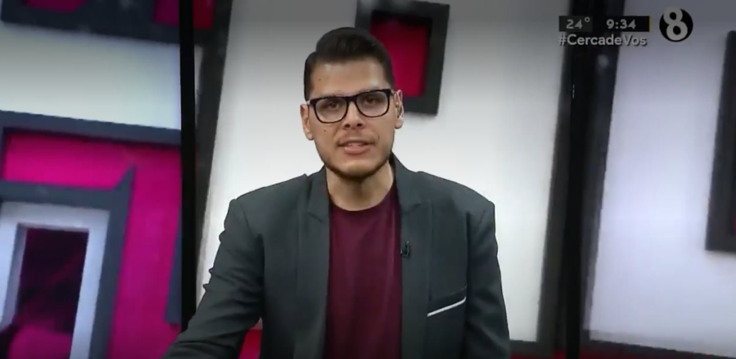 मल्टिमिडियाओसच्या डिएगो ओबांडोने पिओझो हेरेराच्या चर्चेदरम्यान मेक्सिकन पत्रकाराला फोडले