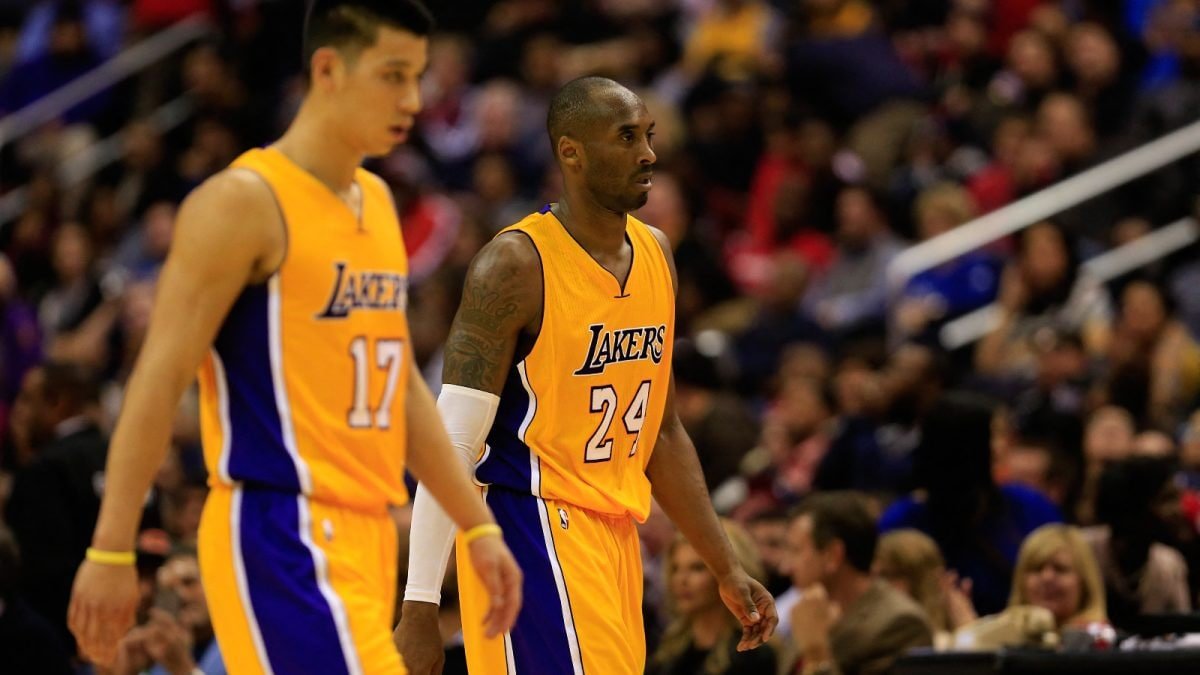 जेरेमी लिनने एकदा कोबे ब्रायंटला त्याच्या परिस्थितीबद्दल मजकूर पाठवला — आणि पाच महिने NBA न्यूज शांत राहिला