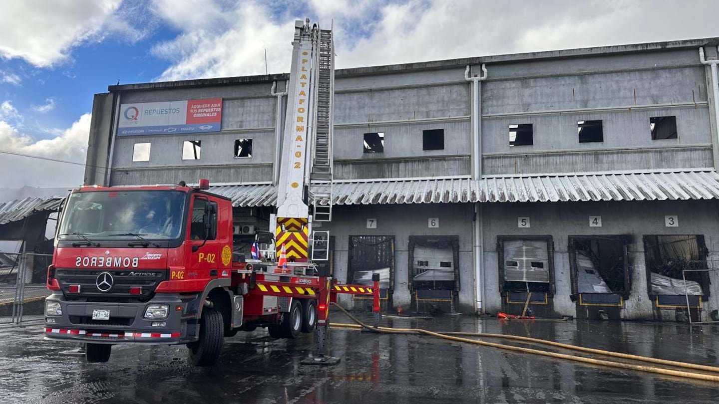 “आम्ही सर्वात धोकादायक क्षेत्र आधीच नियंत्रित केले आहे”: अग्निशमन दलाचे म्हणणे आहे की देसांप्राडोसमधील आग कशी विझवली गेली