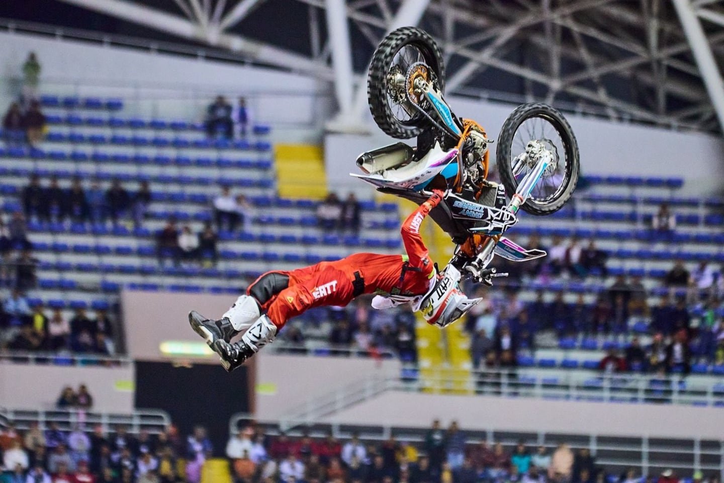 या शनिवारी तुम्ही X-Nights किती वाजता आणि कोणत्या चॅनेलवर पहावे?