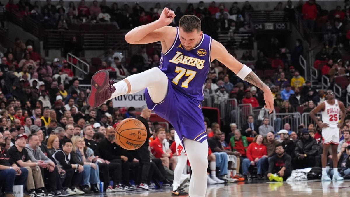 लुका मॅजिक चालू आहे: लेकर्स डॉनसिकने मॉन्स्टर वि. बुल्ससह अधिक एनबीए इतिहास मोडला | NBA बातम्या