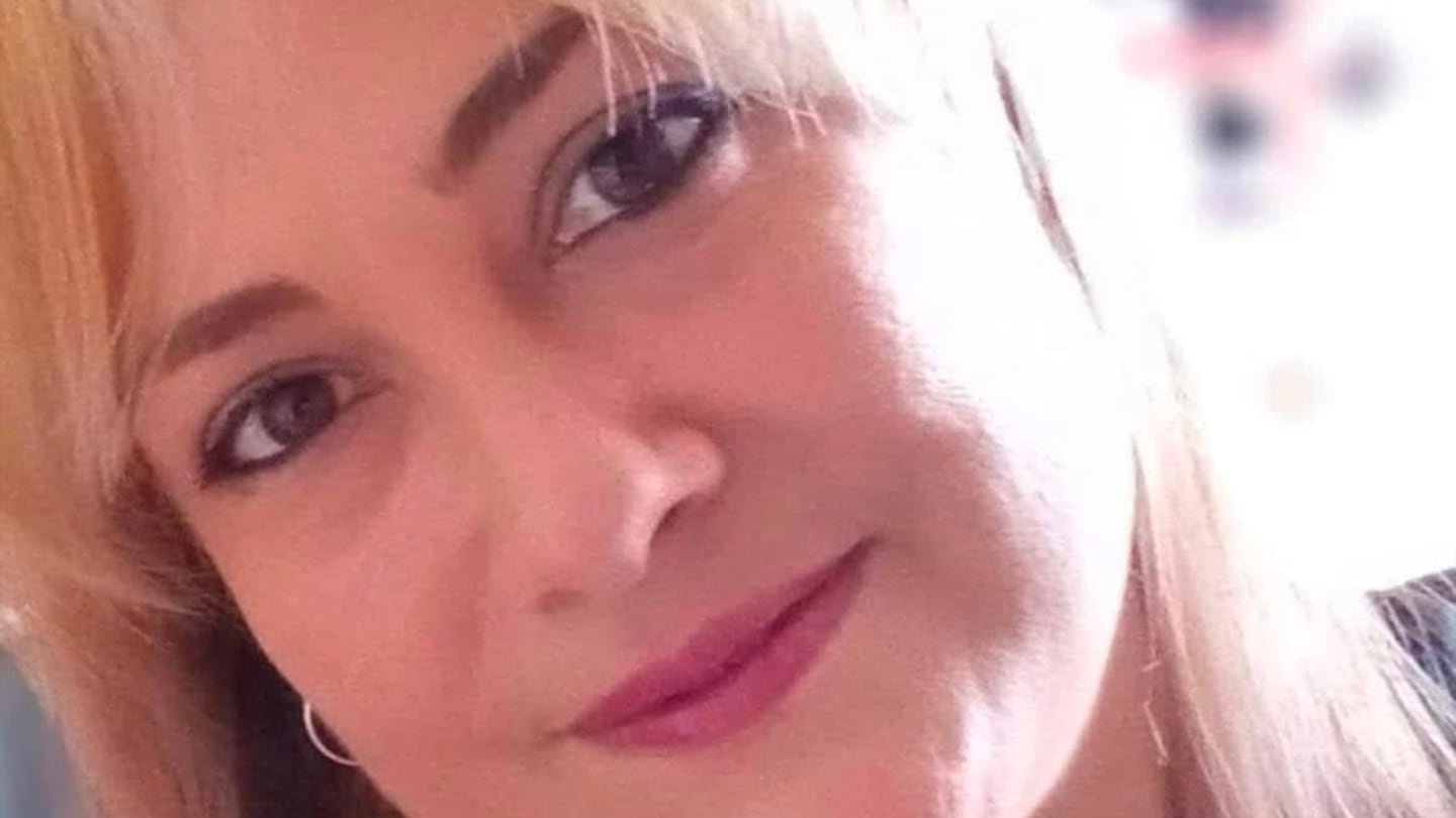 एका महिलेच्या हृदयद्रावक मृत्यूनंतर, तिच्या कुटुंबाला दुसरा विनाशकारी धक्का बसला आहे