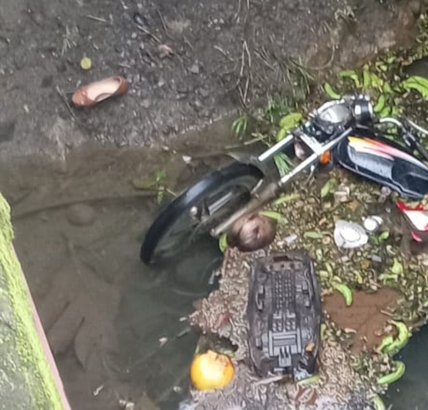 करिरी येथे मोटारसायकलचा भीषण अपघात, नदीत पडून महिलेचा मृत्यू