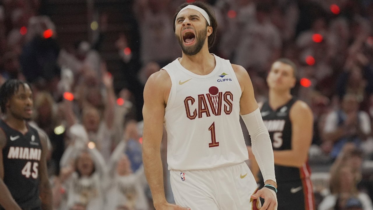 कॅव्हलियर्सचा मॅक्स स्ट्रस पायाच्या शस्त्रक्रियेनंतर आणखी एका महिन्यासाठी बाहेर आहे