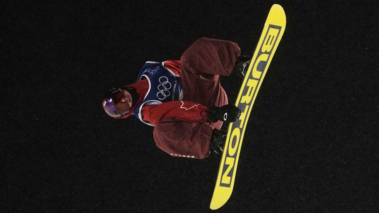 कॅनेडियन स्कीयर मार्क मॅकमॉरिस मोठ्या हवाई प्रशिक्षणादरम्यान क्रॅश झाला