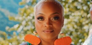 जेल जोसेफला स्वत:ची पुन्हा ओळख करून देण्याची परवानगी द्या: फॉक्सी जेल ‘आह कमिंग’ गाते (म्युझिक व्हिडिओ आत)