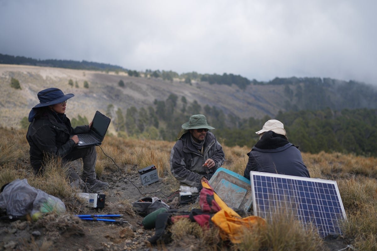 शास्त्रज्ञांनी मेक्सिकोमधील “शानदार” महाकाय ज्वालामुखीच्या आत काय आहे याचे रहस्य सोडवण्यास सुरुवात केली