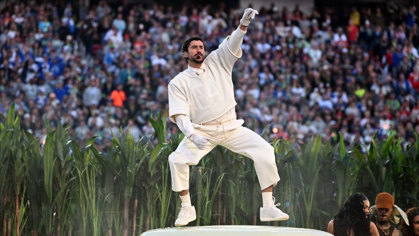 बॅड बनीने सुपर बाउलमध्ये जे केले ते तुम्हाला आवडत असल्यास, तो रेसिडेंटसह एकत्र काय करतो हे पाहेपर्यंत प्रतीक्षा करा.