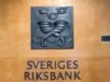 स्वीडन, एक देश जो जवळजवळ कोणतीही रोकड वापरत नाही, संभाव्य पेमेंट संकटाच्या बाबतीत त्याच्या नागरिकांना बँक नोट्स जतन करणे आवश्यक आहे | आर्थिक बाजार